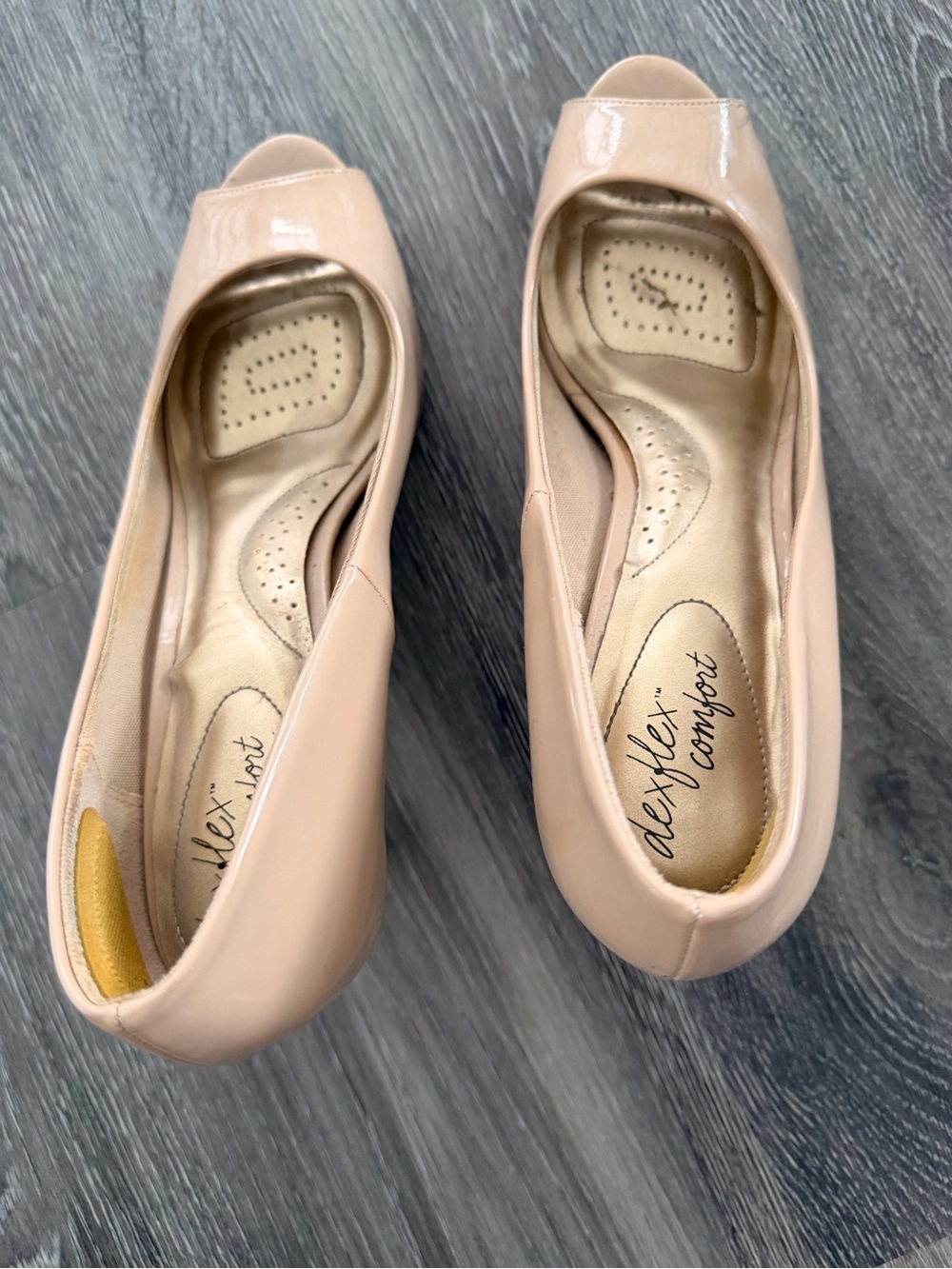 dexflex comfort Nude Patent Peep-Toe Flats